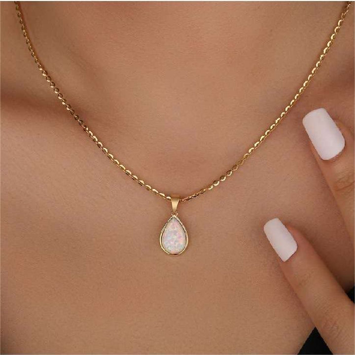 Halsband med droppformat hänge i 18K naturlig opal - Eloise