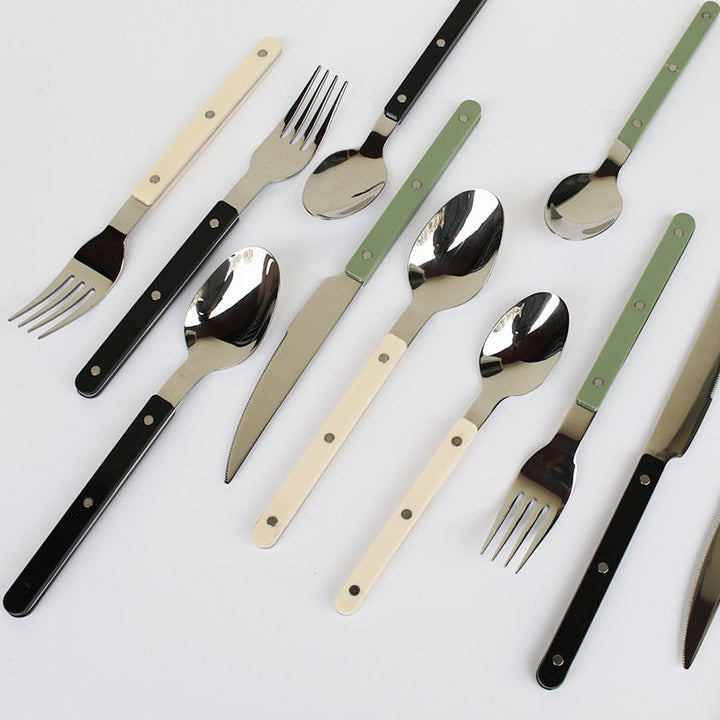 Bestickset i rostfritt stål med 24 delar och graverad design – BistroLine