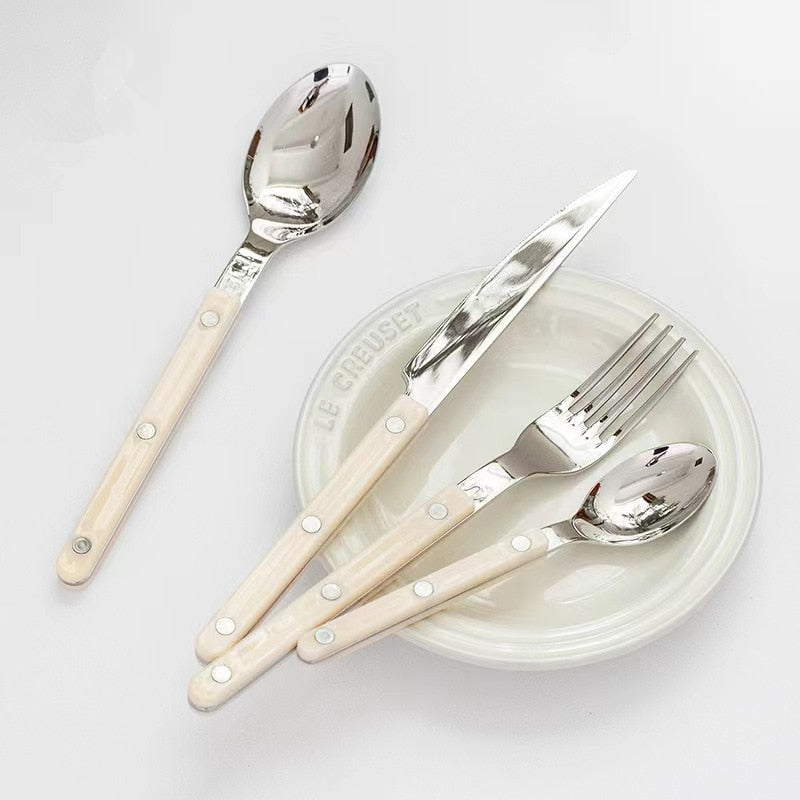 Bestickset i rostfritt stål med 24 delar och graverad design – BistroLine