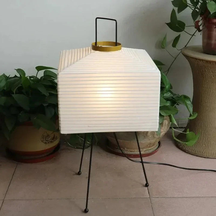 Golvlampa i papper i modern stil