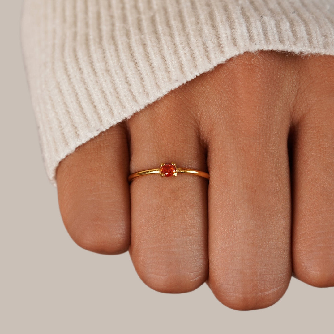 Mjuk guldring med födelsesten