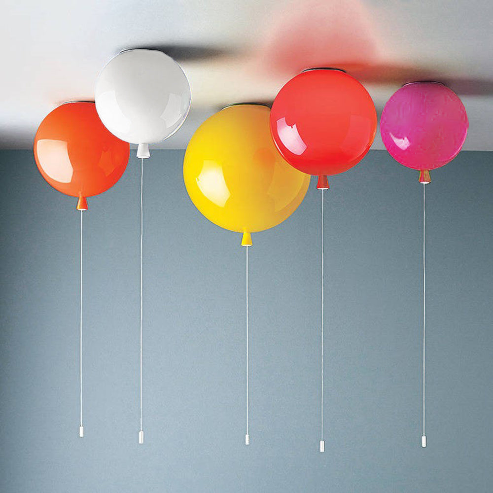 Kompakt och modern LED-taklampa Balloon – AuraLite
