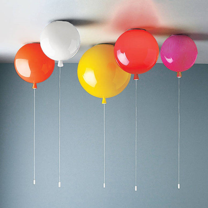 Kompakt och modern LED-taklampa Balloon – AuraLite