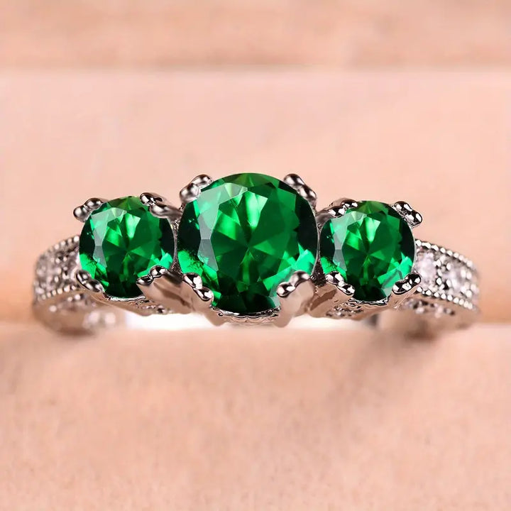 Elegant ring i vitguld med förfinad design