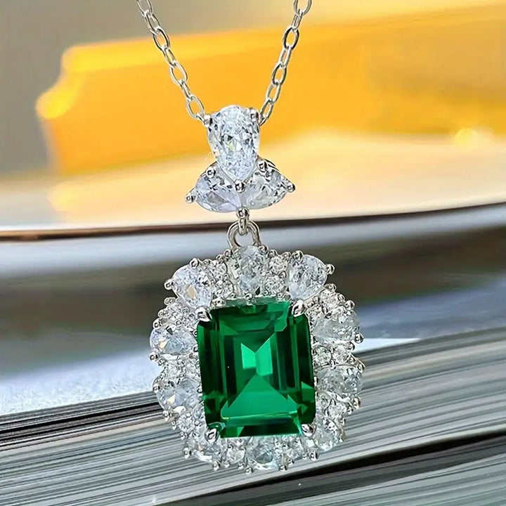 Elegant halsband i vitguld med förfinat hjärta