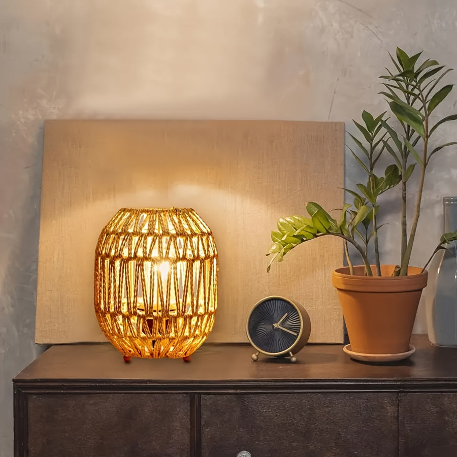 Bordslampa i boho-rotting – handgjord ljusdetalj för sovrum eller vardagsrum