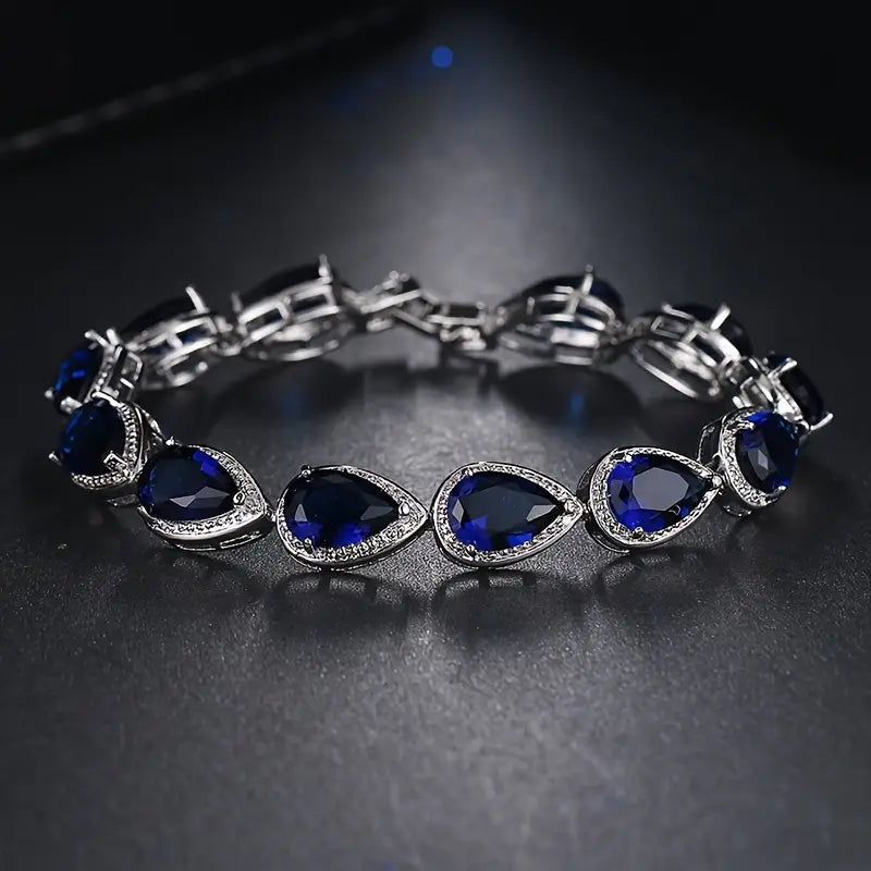 Förfinat armband i vitguld med delikata detaljer