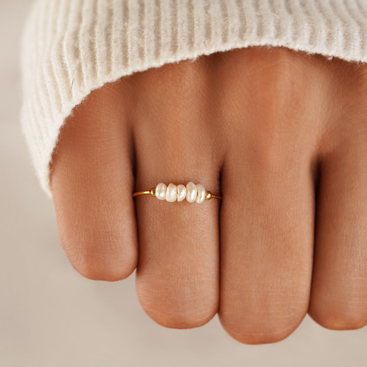 Elegant ring i silver med sötvattenspärla