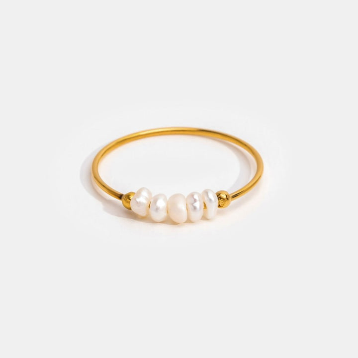 Elegant ring med sötvattenspärla i mjukt silver