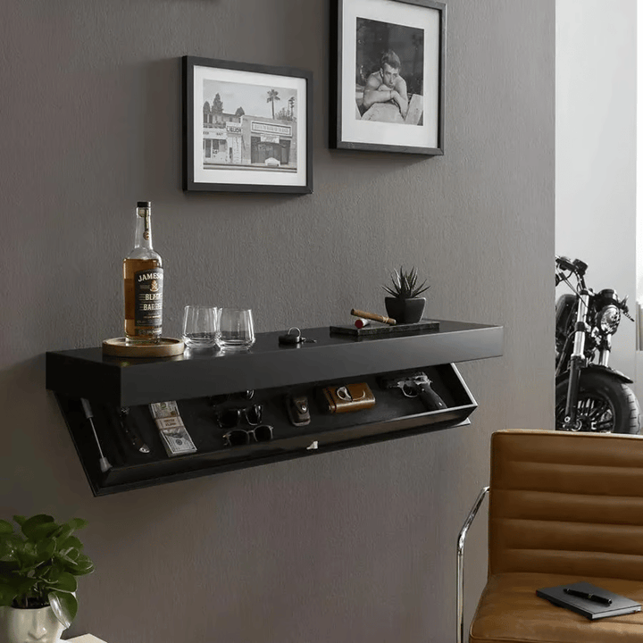 Vägghylla i massivt trä med dolt fack | minimalistisk design