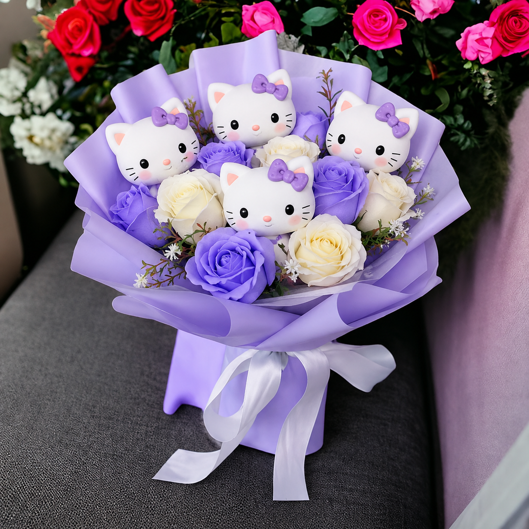 Bukett med färgglada konstgjorda blommor och Kitty-figurer för presenter och dekoration