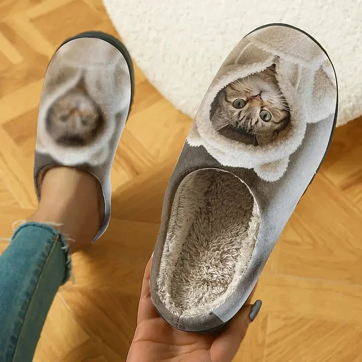 Mysiga tofflor med 3D-kattansikte att kliva i