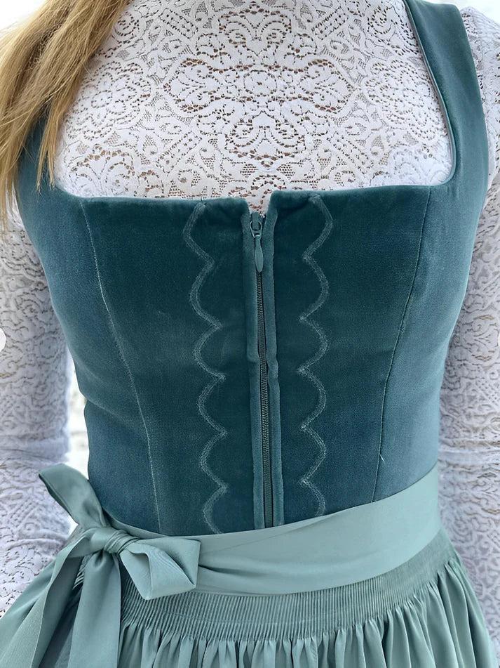 Traditionell midi-dirndlklänning för dam med förkläde