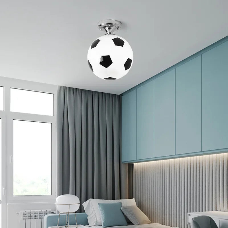 Taklampa med fotbollstema – GoalBright