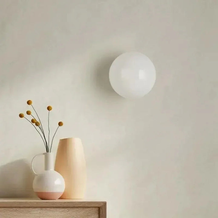 Vägglampa i frostat glas