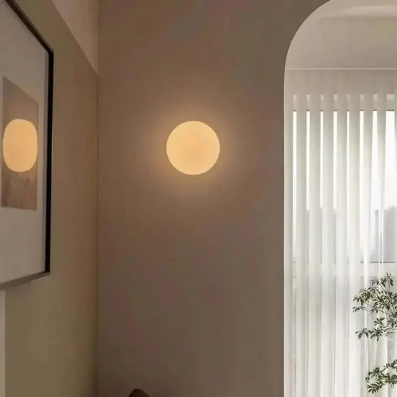 Vägglampa i frostat glas