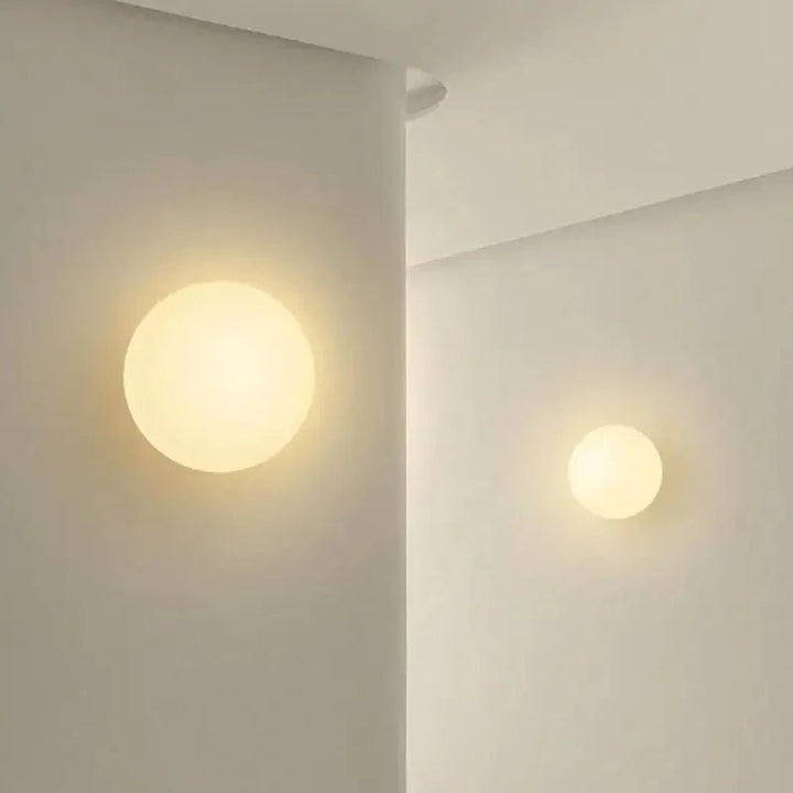 Vägglampa i frostat glas