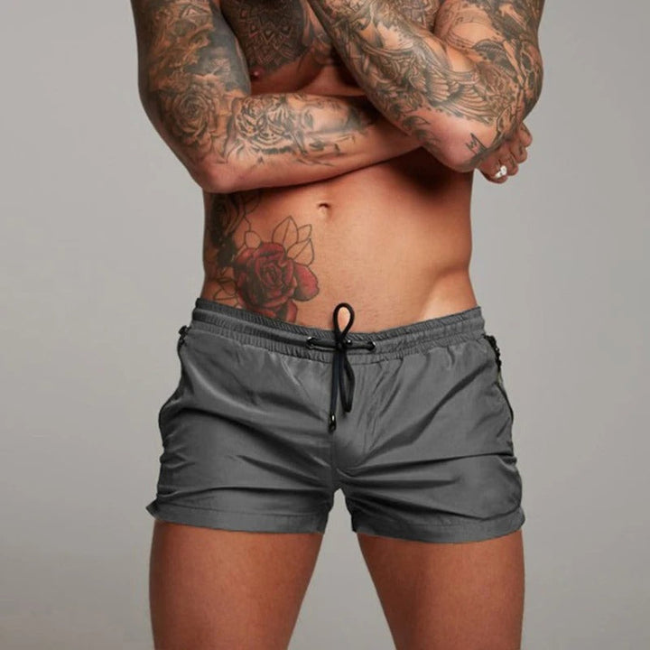 Stretchig och snabbtorkande herrshorts för sommarens alla äventyr