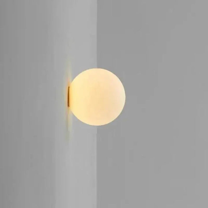 Vägglampa i frostat glas