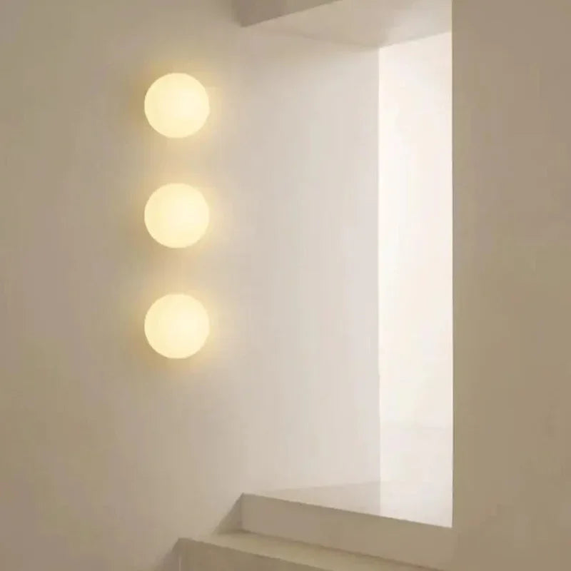 Vägglampa i frostat glas