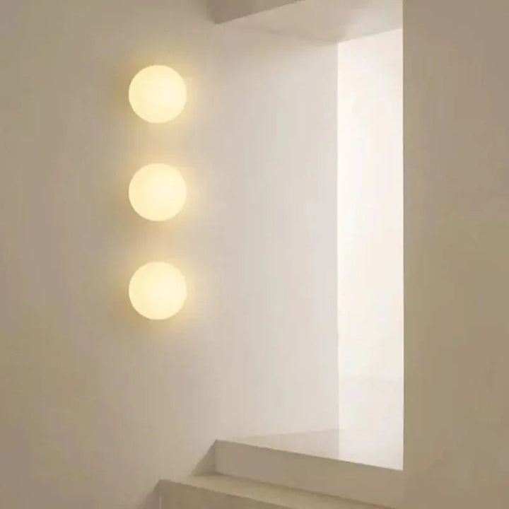 Vägglampa i frostat glas