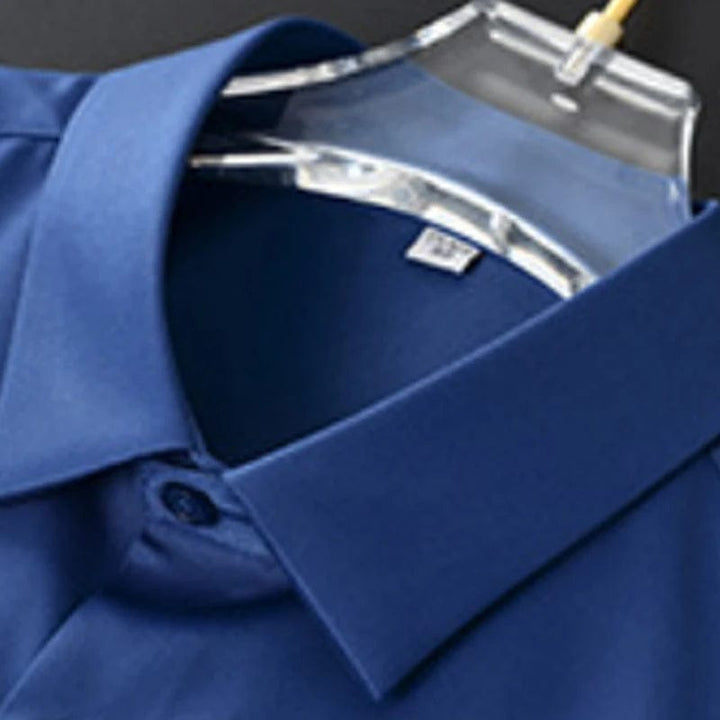 Stryk- och skrynkelfri herrskjorta i modern slim fit