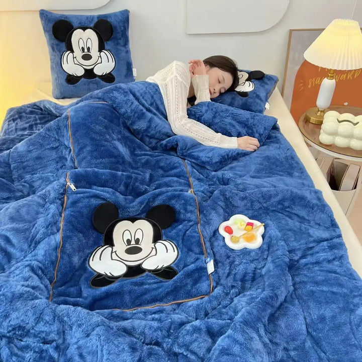 Set med mjuk och mysig filt och kudde - För värme och komfort