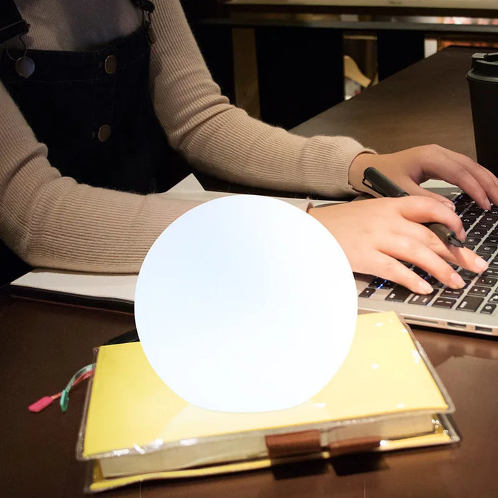 Sladdlös LED-bordslampa i färg med fjärrkontroll