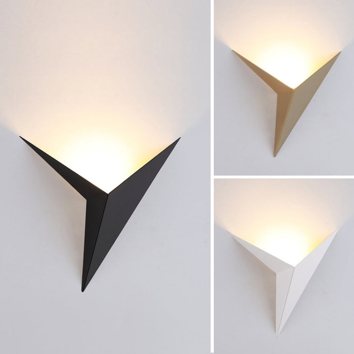 Modern triangulär vägglampa - TrigoLux