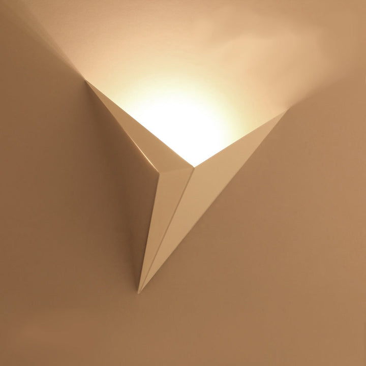 Modern triangulär vägglampa - TrigoLux
