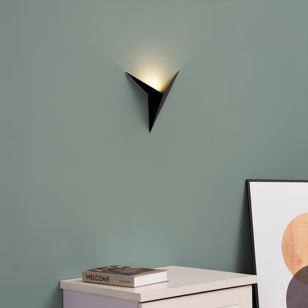Modern triangulär vägglampa - TrigoLux