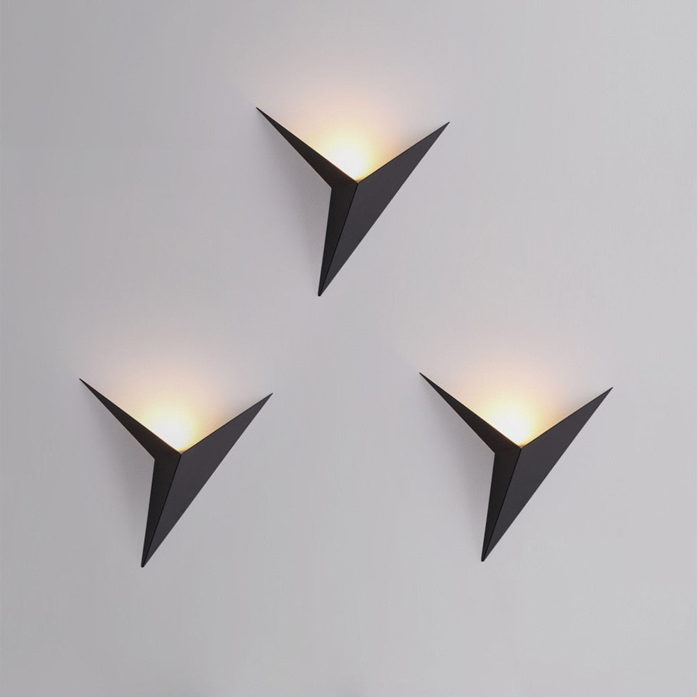 Modern triangulär vägglampa - TrigoLux