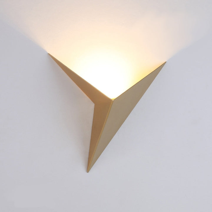 Modern triangulär vägglampa - TrigoLux