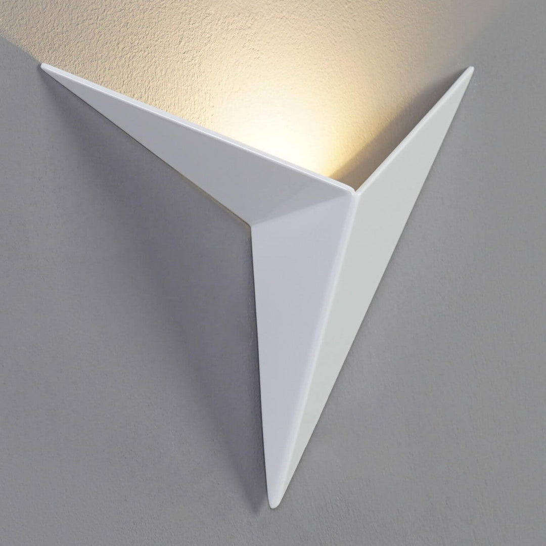 Modern triangulär vägglampa - TrigoLux
