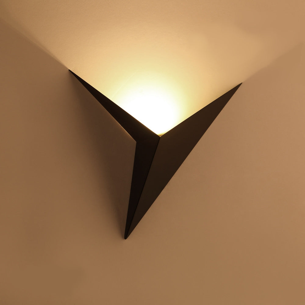 Modern triangulär vägglampa - TrigoLux
