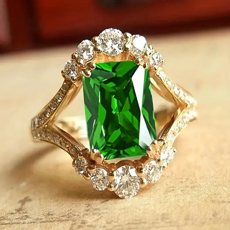 Elegant guldring med förfinade detaljer