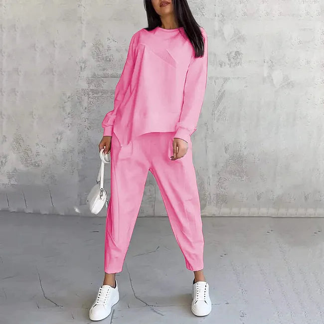 Tvådelat set: ledig långärmad sweatshirt och mjukisbyxor