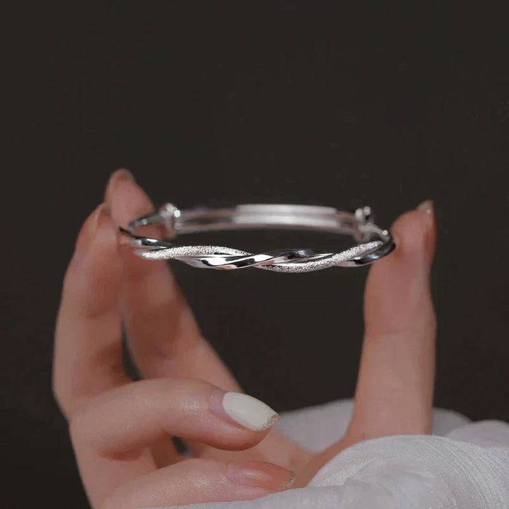 Flätat silverarmband – elegant och justerbar design
