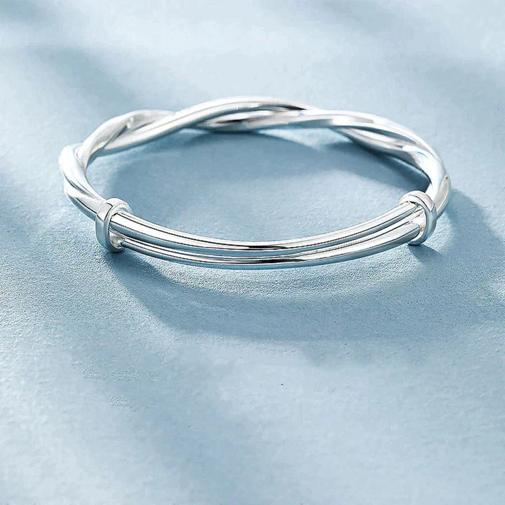 Flätat silverarmband – elegant och justerbar design