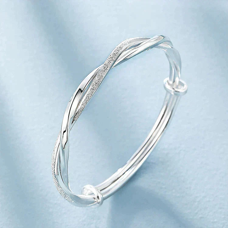 Flätat silverarmband – elegant och justerbar design