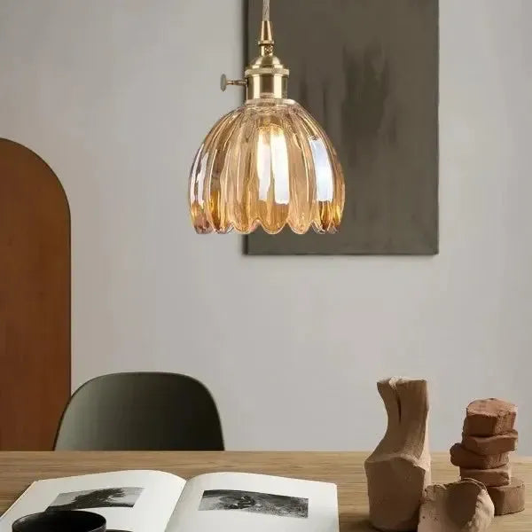 Elegant blomformad glashängslampa - Stämningsfullt ljus