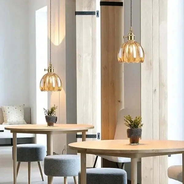 Elegant blomformad glashängslampa - Stämningsfullt ljus