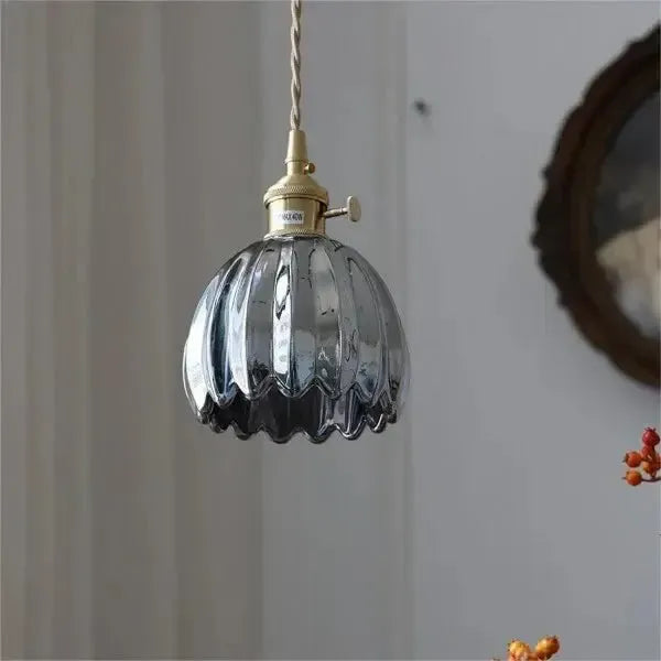 Elegant blomformad glashängslampa - Stämningsfullt ljus