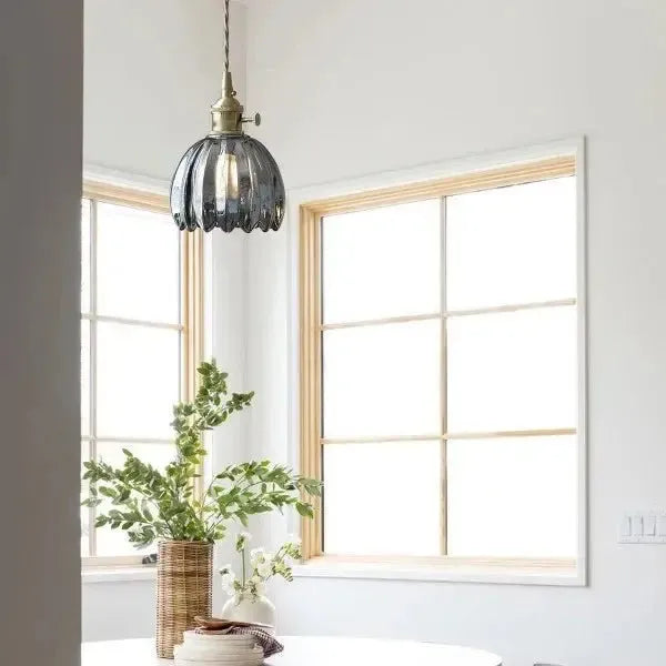 Elegant blomformad glashängslampa - Stämningsfullt ljus
