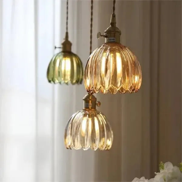 Elegant blomformad glashängslampa - Stämningsfullt ljus