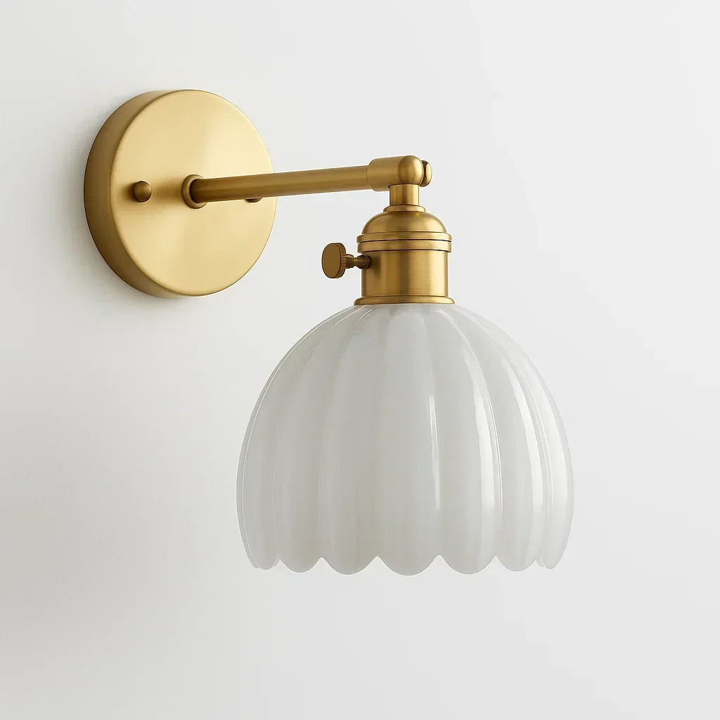 Retro väggampa | Design med tulpan i glas | Elegant belysning
