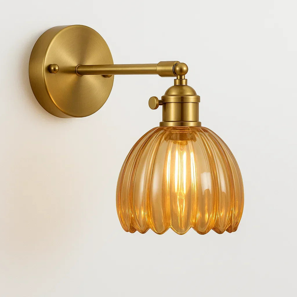Retro väggampa | Design med tulpan i glas | Elegant belysning