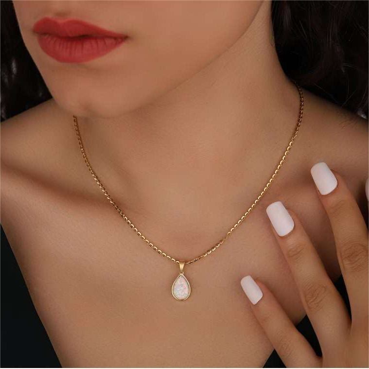 Halsband med droppformat hänge i 18K naturlig opal - Eloise
