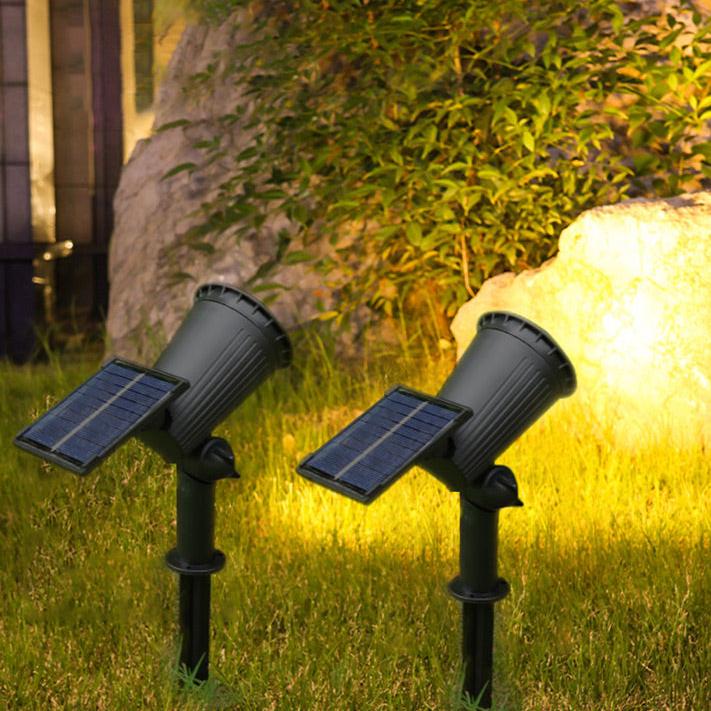 LED-trädgårdslampa med solcellsstrålkastare och skymningssensor