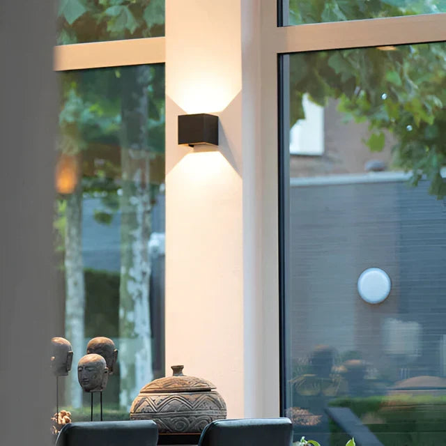 Trådlös vägglampa för inomhus- och utomhusbruk | LED-lampa med batteri och sensor | GlowCube